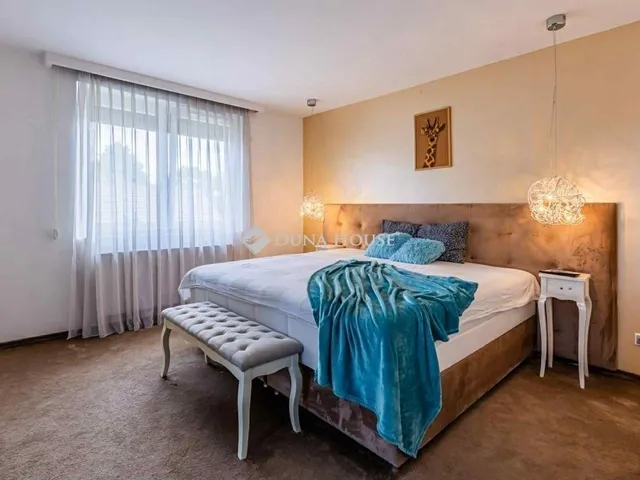 Eladó ház Budapest XV. kerület 330 nm