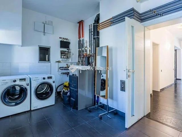 Eladó ház Budapest XV. kerület 330 nm