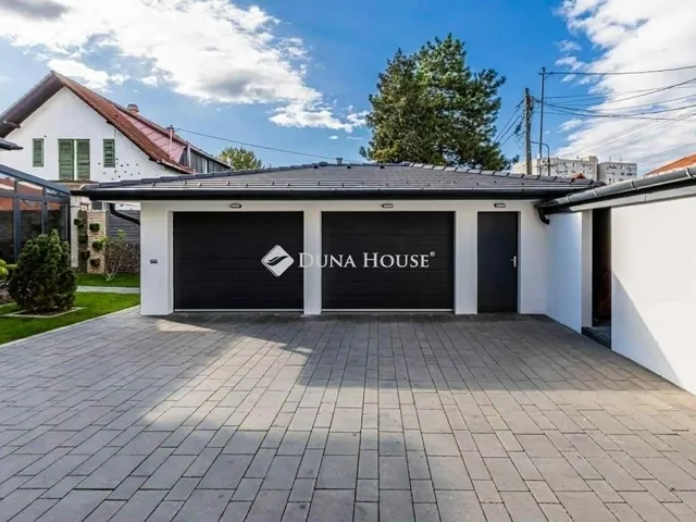 Eladó ház Budapest XV. kerület 330 nm