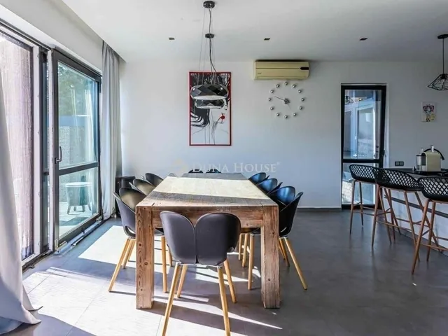 Eladó ház Budapest XV. kerület 330 nm