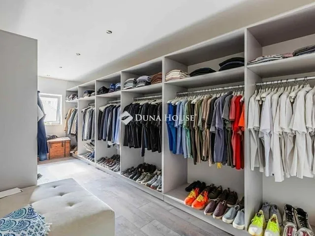 Eladó ház Budapest XV. kerület 330 nm