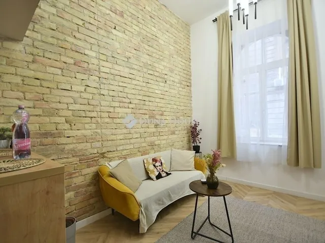 Eladó lakás Budapest VI. kerület, Nagykörúton belüli terület 30 nm