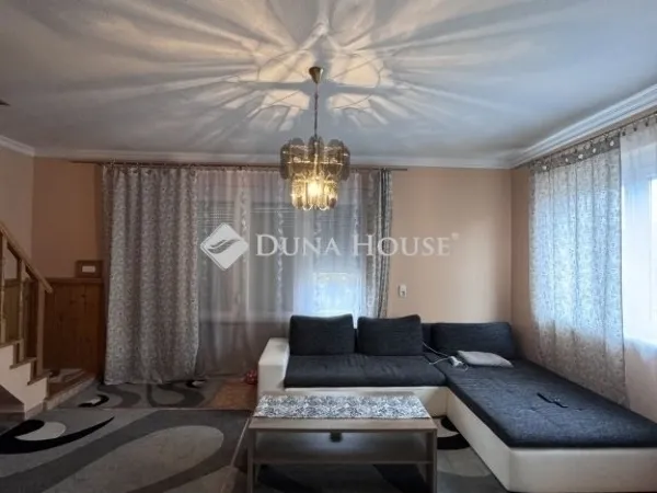 Eladó ház Vecsés 211 nm