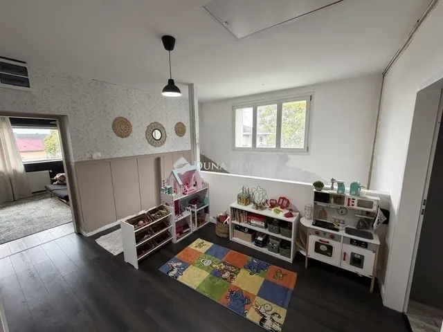 Eladó ház Budapest XVI. kerület, Sashalom 240 nm