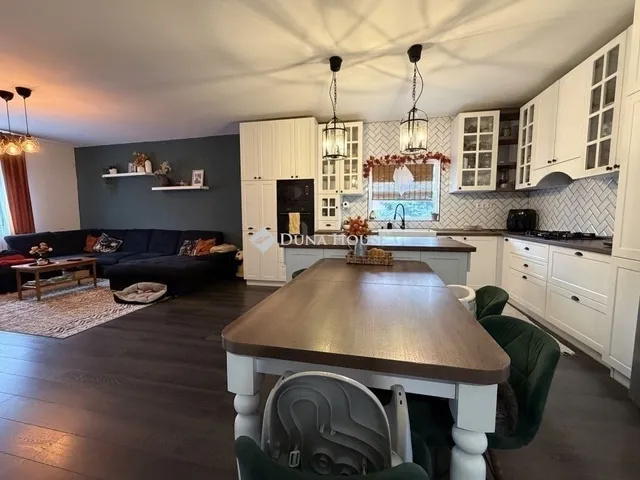 Eladó ház Budapest XVI. kerület, Sashalom 240 nm