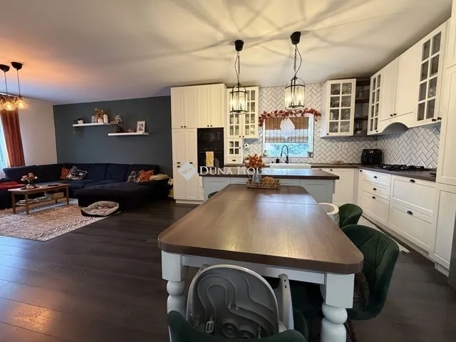 Eladó ház Budapest XVI. kerület, Sashalom 240 nm