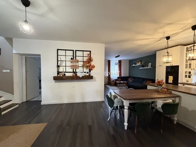 Eladó ház Budapest XVI. kerület, Sashalom 240 nm