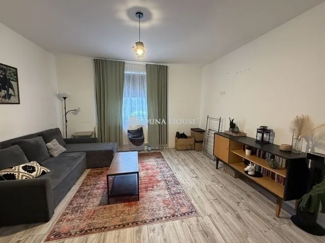 Eladó ház Budapest XVI. kerület, Sashalom 240 nm