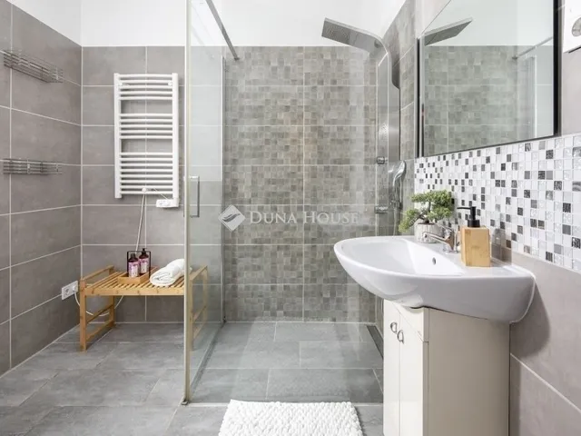 Eladó ház Budapest XVI. kerület 210 nm