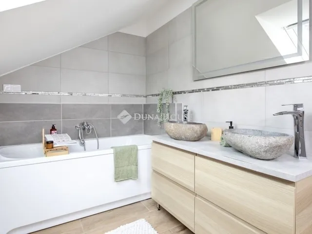 Eladó ház Budapest XVI. kerület 210 nm