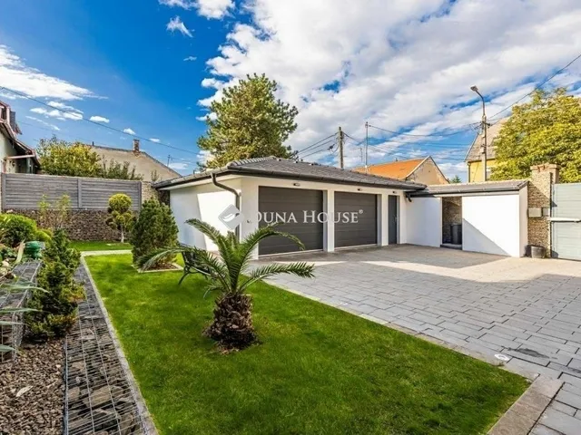 Eladó ház Budapest XV. kerület 330 nm