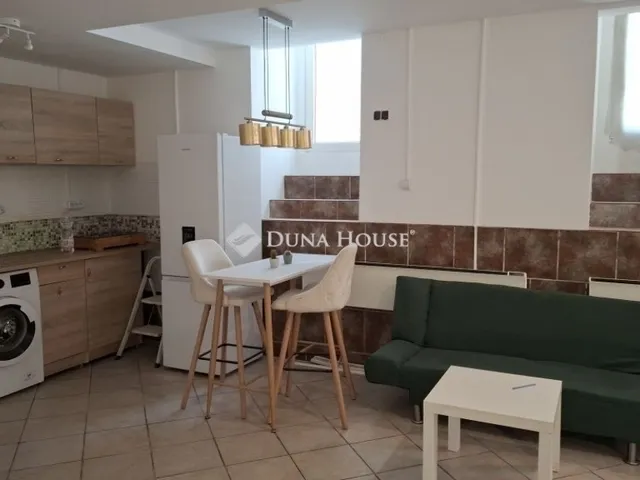 Eladó kereskedelmi és ipari ingatlan Budapest VII. kerület 41 nm