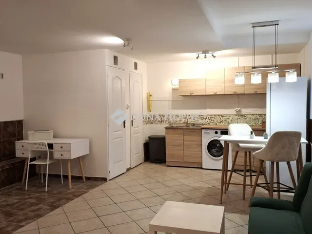 Eladó kereskedelmi és ipari ingatlan Budapest VII. kerület 41 nm