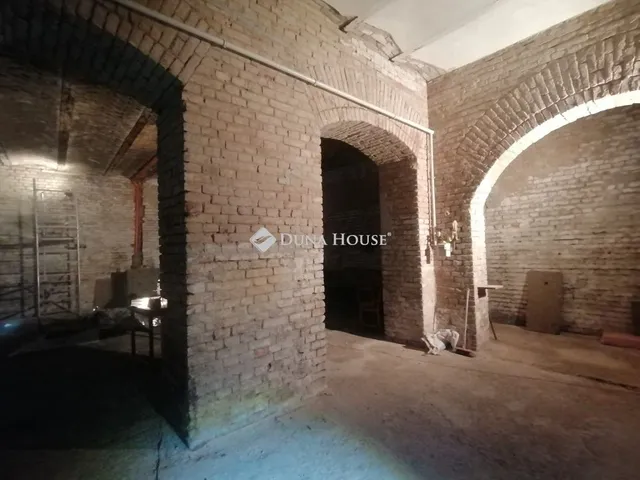 Eladó kereskedelmi és ipari ingatlan Budapest IX. kerület 125 nm