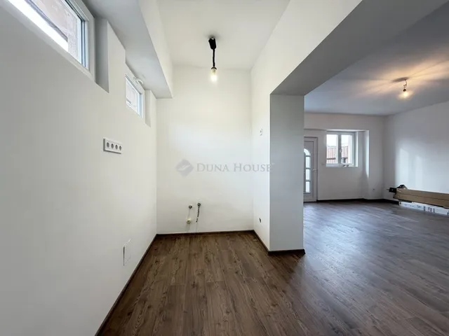 Eladó lakás Budapest XX. kerület, Pacsirtatelep 76 nm