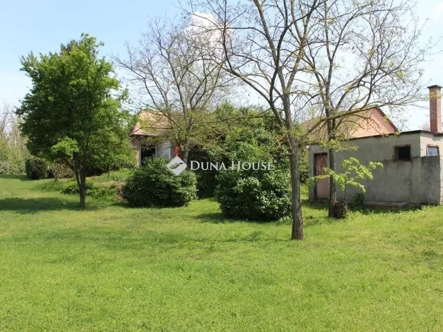 Eladó telek Gyömrő 1653 nm