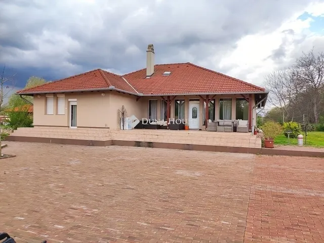 Eladó ház Maglód 245 nm