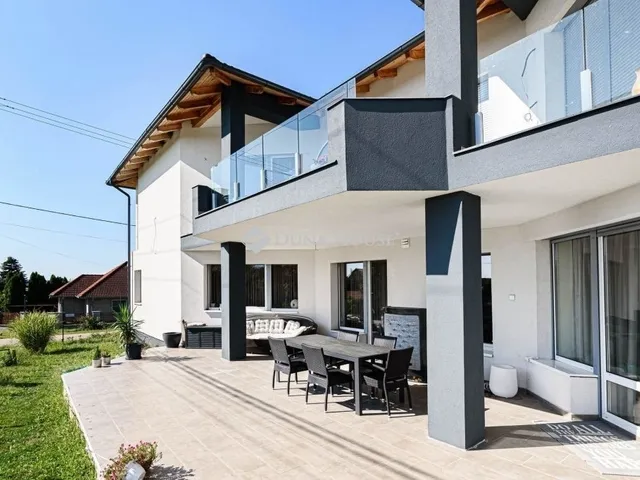 Eladó ház Pécel 430 nm