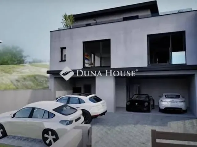 Eladó ház Pécel 214 nm