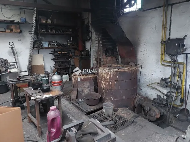 Eladó kereskedelmi és ipari ingatlan Budapest XXI. kerület 100 nm