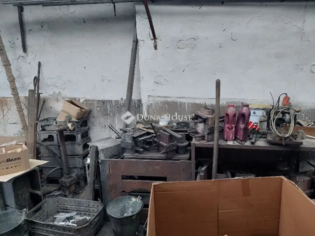 Eladó kereskedelmi és ipari ingatlan Budapest XXI. kerület 100 nm