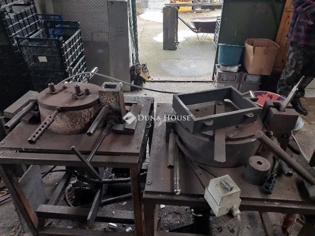 Eladó kereskedelmi és ipari ingatlan Budapest XXI. kerület 100 nm