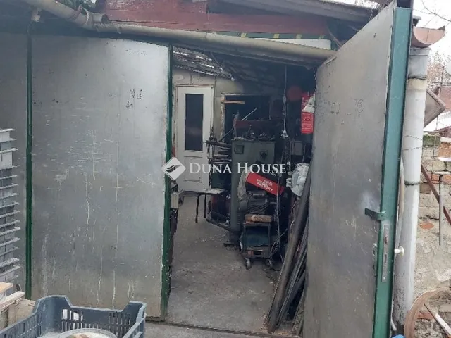 Eladó kereskedelmi és ipari ingatlan Budapest XXI. kerület 100 nm