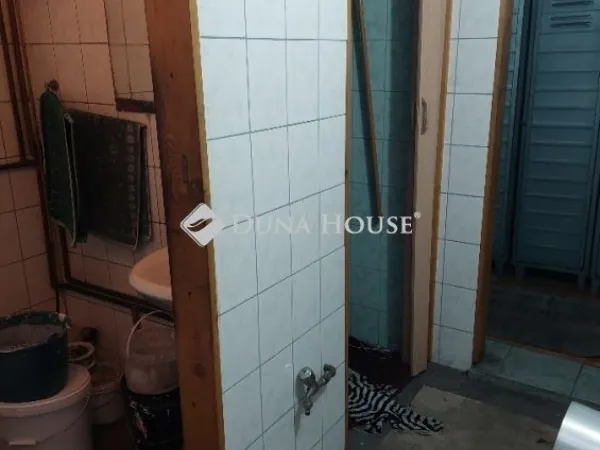 Eladó kereskedelmi és ipari ingatlan Budapest XXI. kerület 100 nm