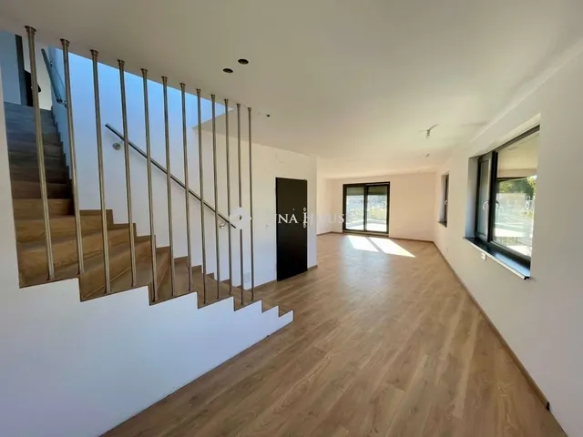 Eladó lakás Budapest XI. kerület, Madárhegy 191 nm