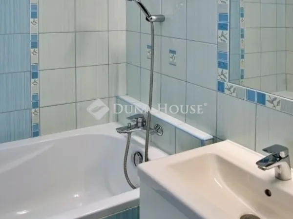 Eladó lakás Budapest XV. kerület 70 nm