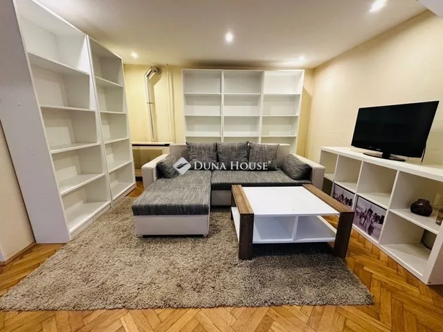 Eladó lakás Budapest VIII. kerület, II. János Pál pápa tér 76 nm