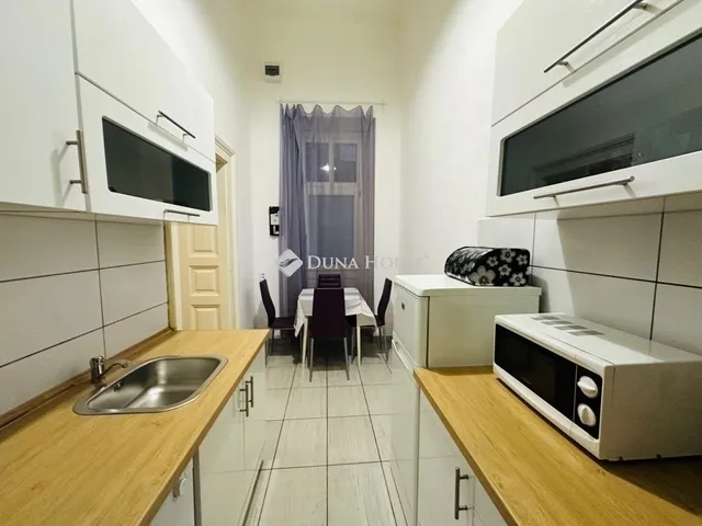 Eladó lakás Budapest VIII. kerület, II. János Pál pápa tér 76 nm