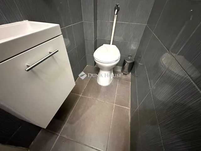 Eladó lakás Budapest VIII. kerület, II. János Pál pápa tér 76 nm