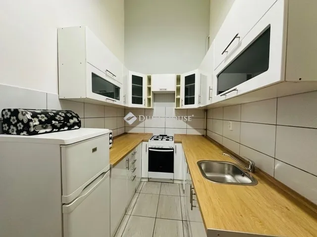 Eladó lakás Budapest VIII. kerület, II. János Pál pápa tér 76 nm