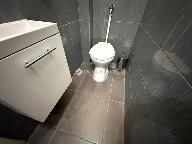 Eladó lakás Budapest VIII. kerület, II. János Pál pápa tér 76 nm