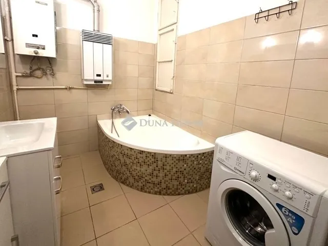 Eladó lakás Budapest VIII. kerület, II. János Pál pápa tér 76 nm