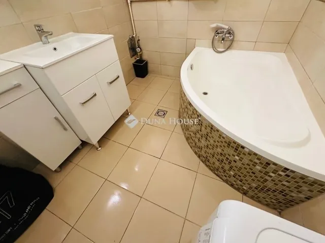 Eladó lakás Budapest VIII. kerület, II. János Pál pápa tér 76 nm