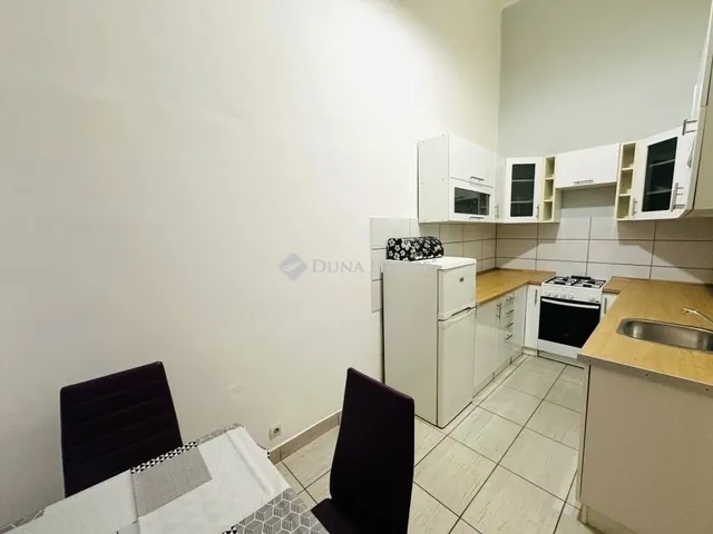 Eladó lakás Budapest VIII. kerület, II. János Pál pápa tér 76 nm