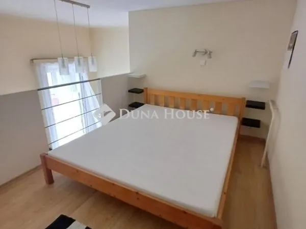 Eladó lakás Budapest VIII. kerület, II. János Pál pápa tér 76 nm