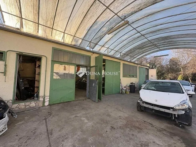 Eladó kereskedelmi és ipari ingatlan Budapest XVIII. kerület 100 nm