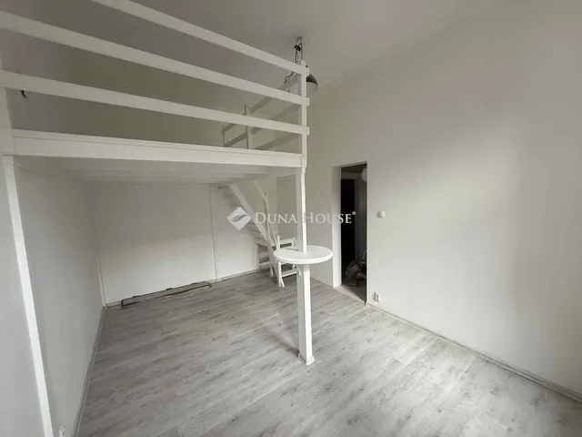 Eladó lakás Budapest VI. kerület 28 nm