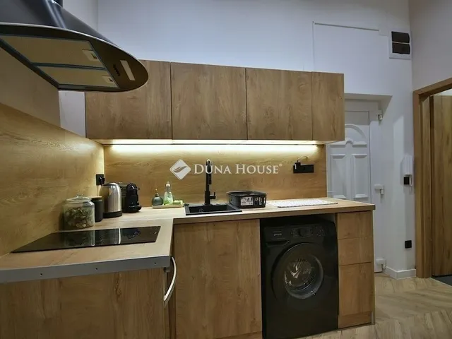 Eladó lakás Budapest VI. kerület 30 nm