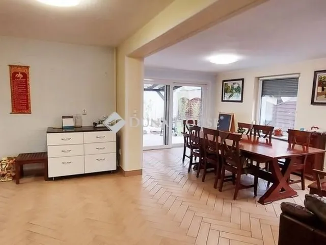 Eladó ház Budapest XVIII. kerület, Szemeretelep 220 nm