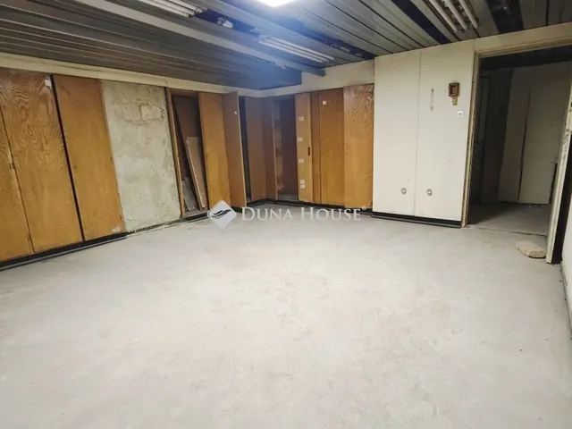 Eladó kereskedelmi és ipari ingatlan Budapest VI. kerület 211 nm