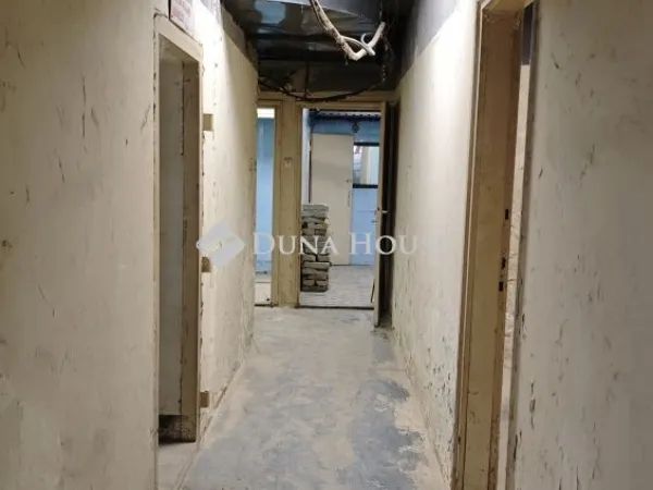 Eladó kereskedelmi és ipari ingatlan Budapest VI. kerület 211 nm