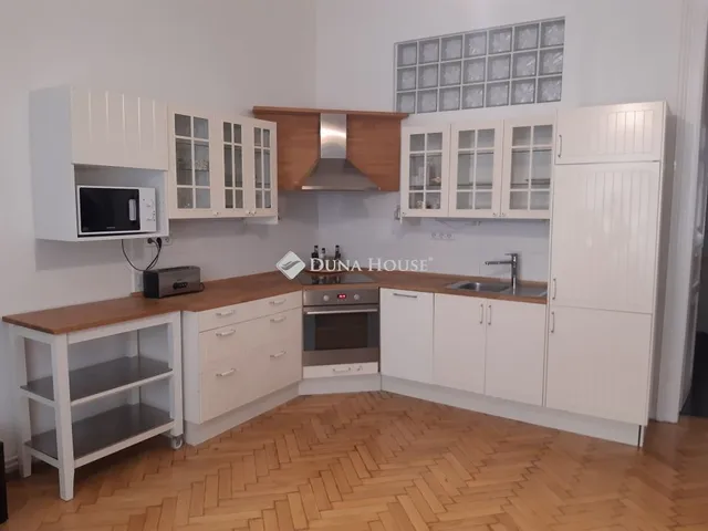 Eladó lakás Budapest VI. kerület 87 nm