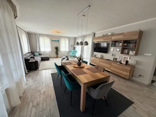 Eladó ház Székesfehérvár 210 nm