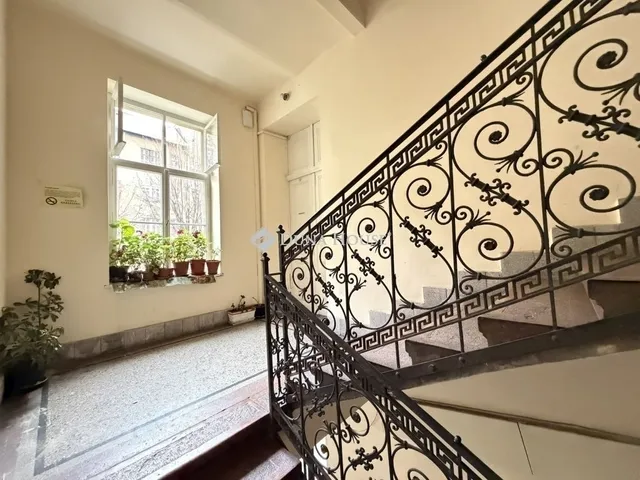 Eladó lakás Budapest VI. kerület 44 nm