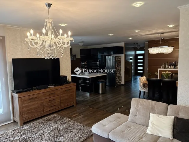 Eladó ház Budapest IV. kerület, Újpest 239 nm