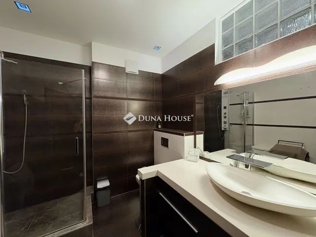 Eladó ház Budapest IV. kerület, Újpest 239 nm